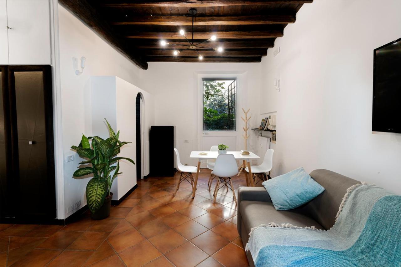 Quiet Trevi Fountain Apartment With Patio And Backyard Rome Exterior photo