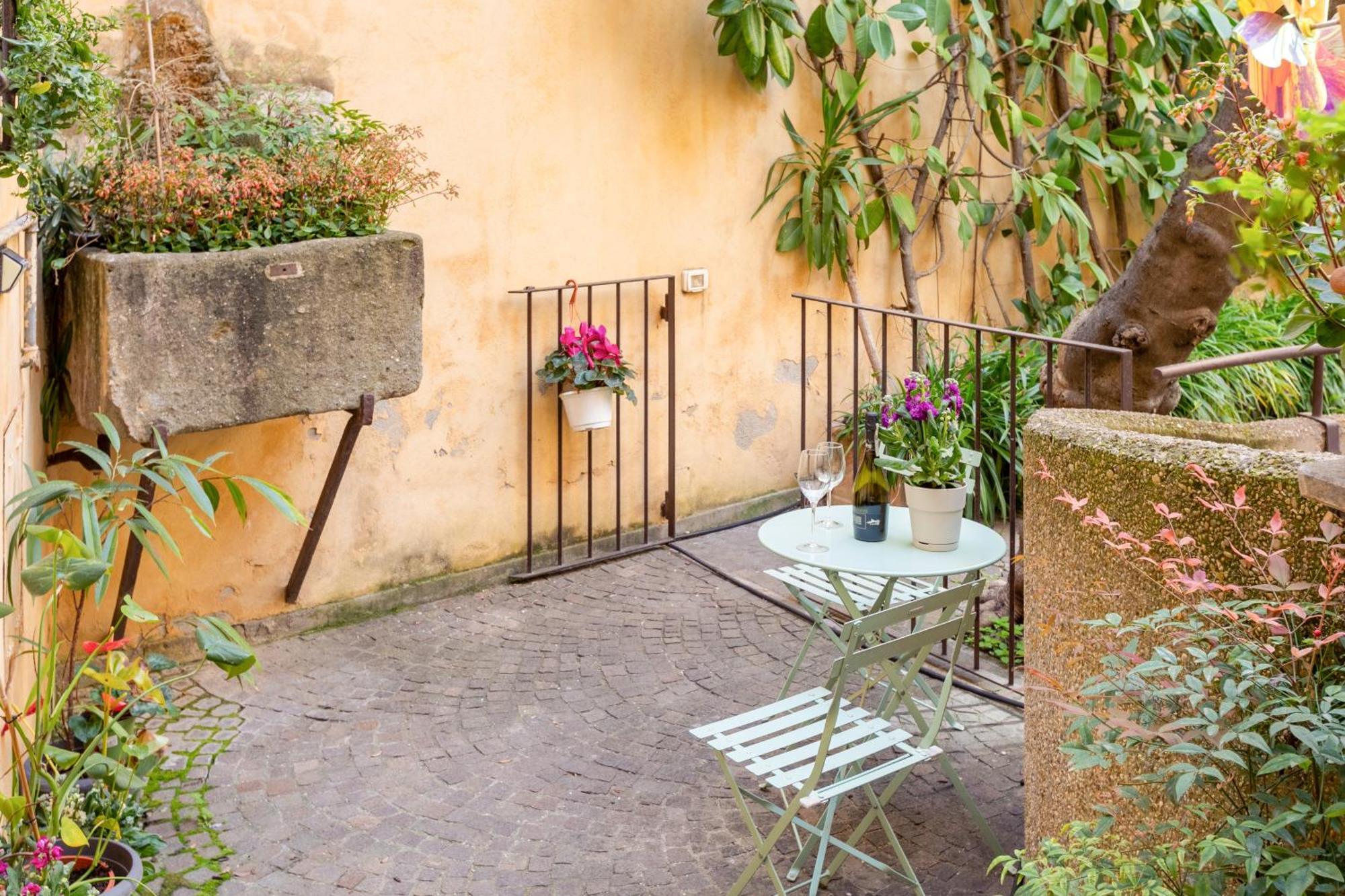 Quiet Trevi Fountain Apartment With Patio And Backyard Rome Exterior photo